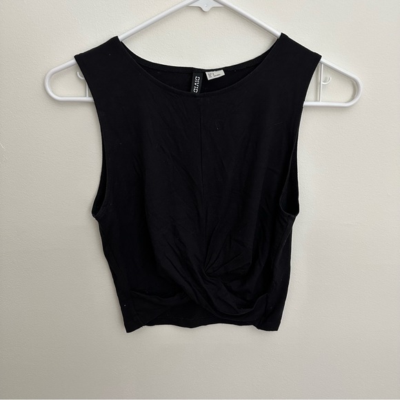 Divided Black Crop Top with Twist - Picture 2 of 3